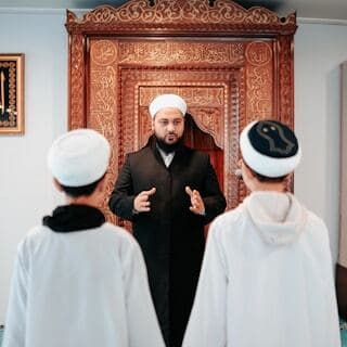 مساعدة الفقراء والمحتاجين