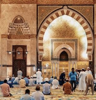 التعاون مع الهيئات والمؤسسات